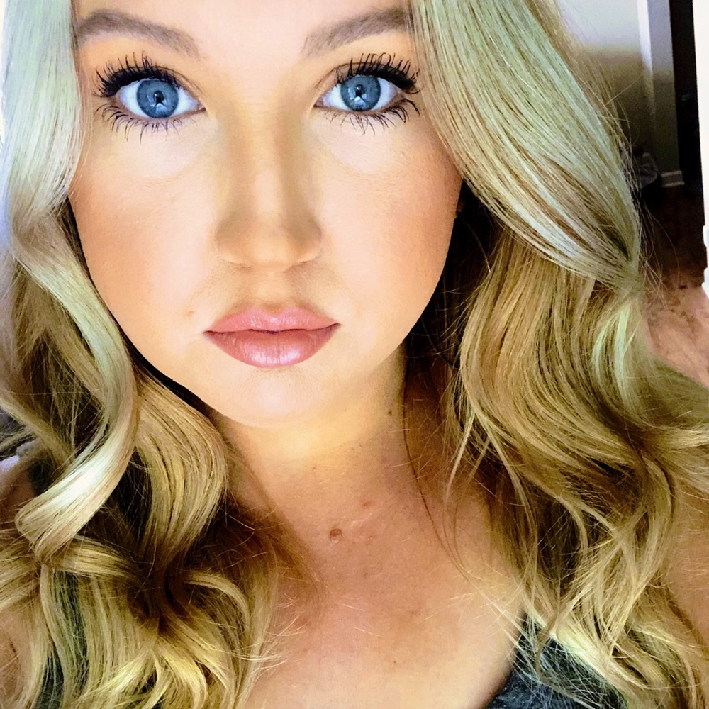 Meet your Posher, Alexis